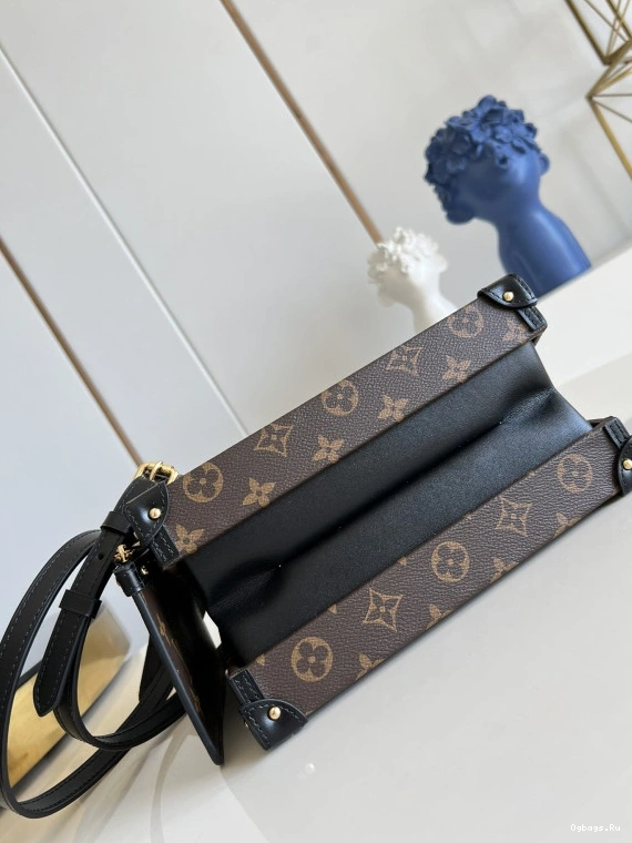 LOUIS PETITE V MALLE VUITTON 0601